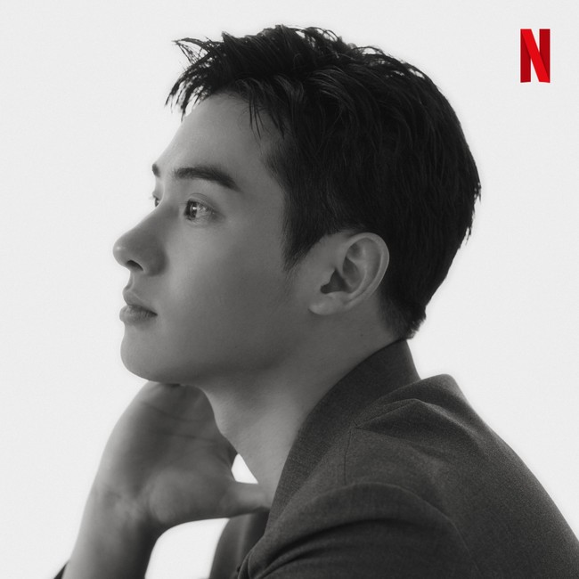 Jung Ga Ram mengungkap perasaannya saat memegang tangan Kim So Hyun di drakor Love Alarm 2. “Romansa Hye Young yang setia pada Jo Jo, mulai berkembang. Saat kami harus berpegangan tangan, aku merasa gugup.” Foto: dok. Netflix