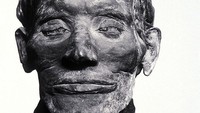 Mumi Yuya dianggap oleh beberapa orang sebagai Josua yang, setelah Musa, memimpin orang Ibrani ke tanah Perjanjian dan secara logis akan menjadi ayah mertua Amenophis III, di Museum Kairo, Mesir. Patrick Landmann/Cairo Museum/Getty Images  