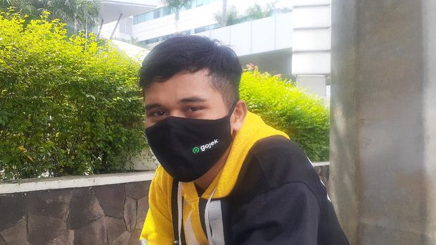 Pengendara Jl HR Rasuna Said, Derry Setiawan.