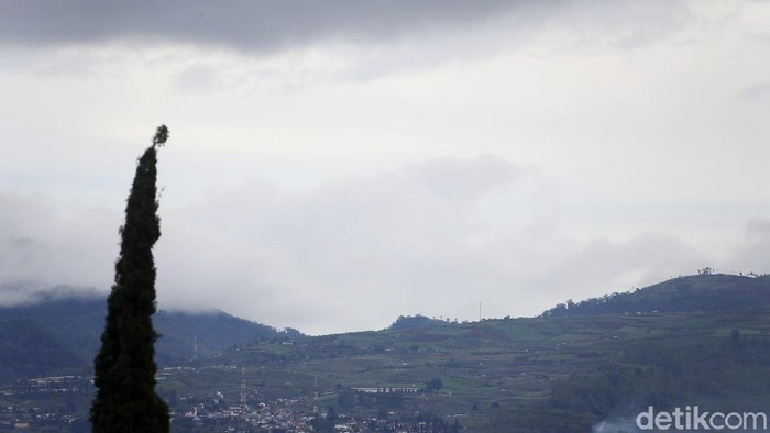 Letak geografis Kota Batu Malang, Jawa Timur, yang dikelilingi gunung menjadi daya tarik tersendiri bagi para pelancong.