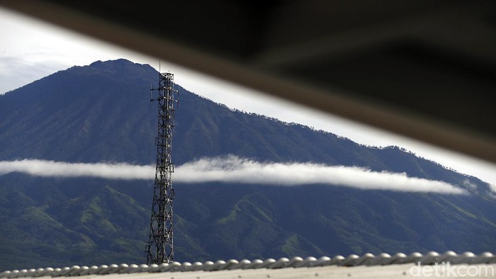 Letak geografis Kota Batu Malang, Jawa Timur, yang dikelilingi gunung menjadi daya tarik tersendiri bagi para pelancong.
