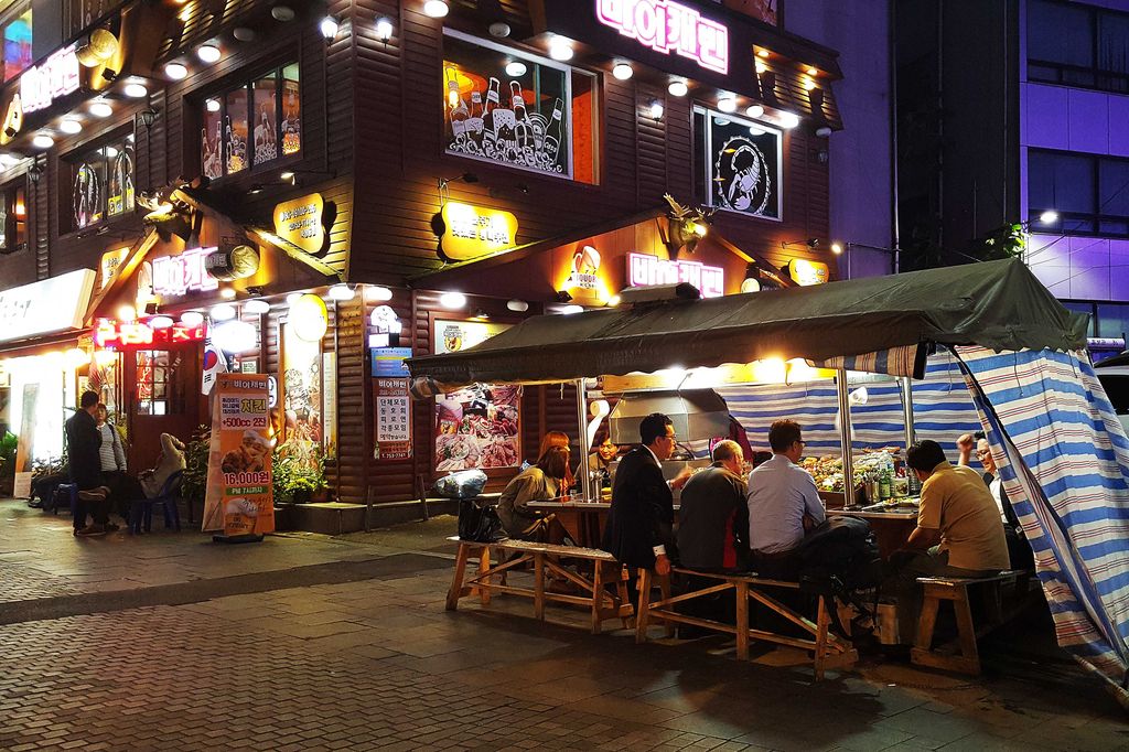 Fakta pojangmacha, warung tenda tempat nongkrong orang korea yang sajikan sohu hingga tteokbokki