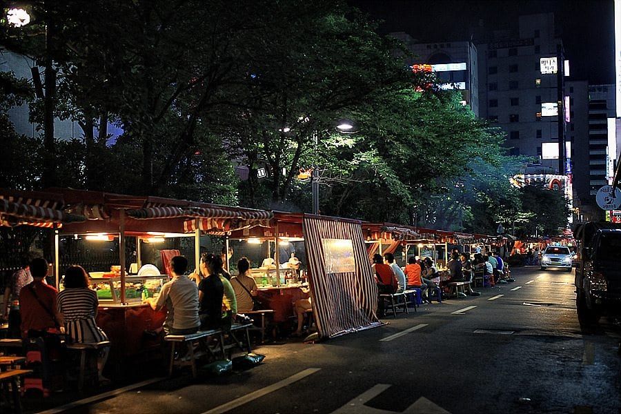 Fakta pojangmacha, warung tenda tempat nongkrong orang korea yang sajikan sohu hingga tteokbokki