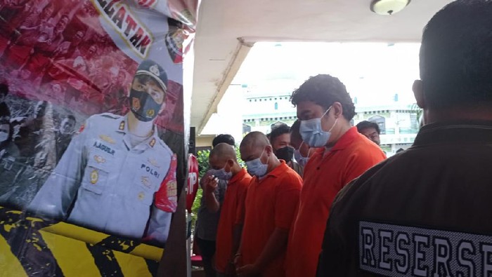 Polisi menangkap 4 pelaku penculikan pria di Tebet, salah satunya merupakan aktor intelektual.
