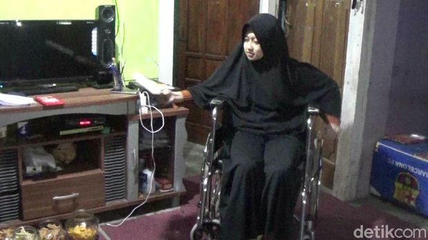 Rahma, gadis difabel asal Banjarnegara yang jago melukis