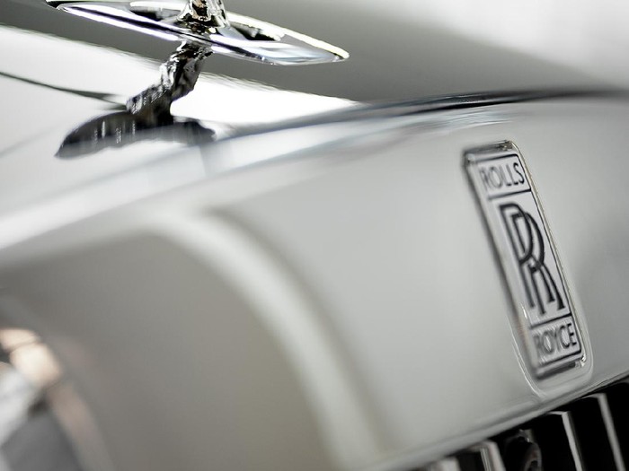 Rolls-Royce Ghost meluncur di Jakarta