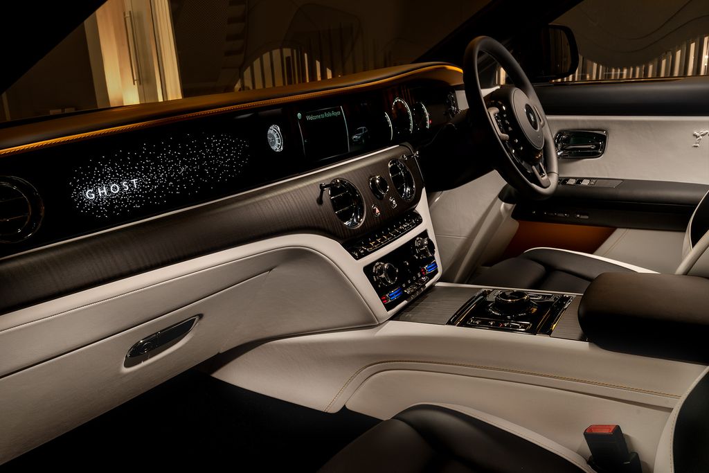Rolls-Royce Ghost meluncur di Jakarta Rolls-Royce Ghost meluncur di Jakarta