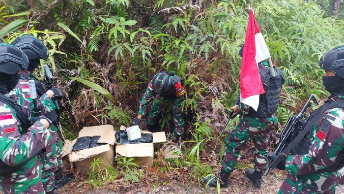 Satgas Yonif 642/Kapuas menemukan 42,9 Kg Sabu di Patok Perbatasan, wilayah Sambas, Kalbar.