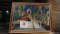 Menurut kurator, bahasa rupa yang diemban Hassan dalam pameran tunggalnya merupakan karakter penggambarkan aspek lingkungan hidup yang memberikan dampak kuat bagi kehidupan. 