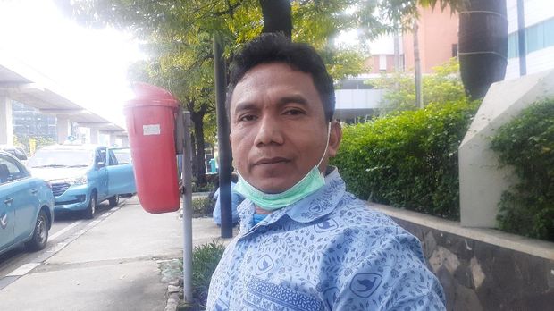 Sopir taksi, Hajar Susanto di Jl HR Rasuna Said.