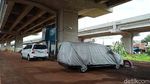 Taman Pilar Jati Kolong Tol Becakayu Kini Jadi Parkir Liar