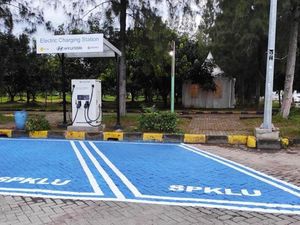 Istirahat di Rest Area Dibatasi Maks 30 Menit, yang Bawa Mobil Listrik Cukup Buat Ngecas?