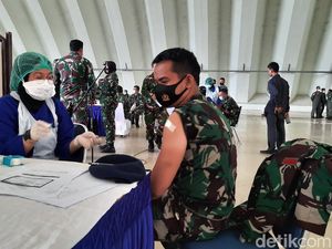 Momen Ribuan Prajurit TNI AU di Lanud Halim Divaksin Covid-19