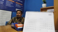Ia pun menyampaikan layanan BRILink yang dijalankannya dibuka dengan waktu fleksibel. Umumnya dimulai di sore hari sepulang kerja hingga malam hari. Fleksibilitas yang ditawarkannya ini memberi kemudahan para nasabah yang umumnya berdagang atau bertani dalam kesehariannya. Tujuannya, agar masyarakat tetap dapat melakukan transaksi perbankan tanpa dibatasi waktu yang membuatnya tak bisa bekerja.