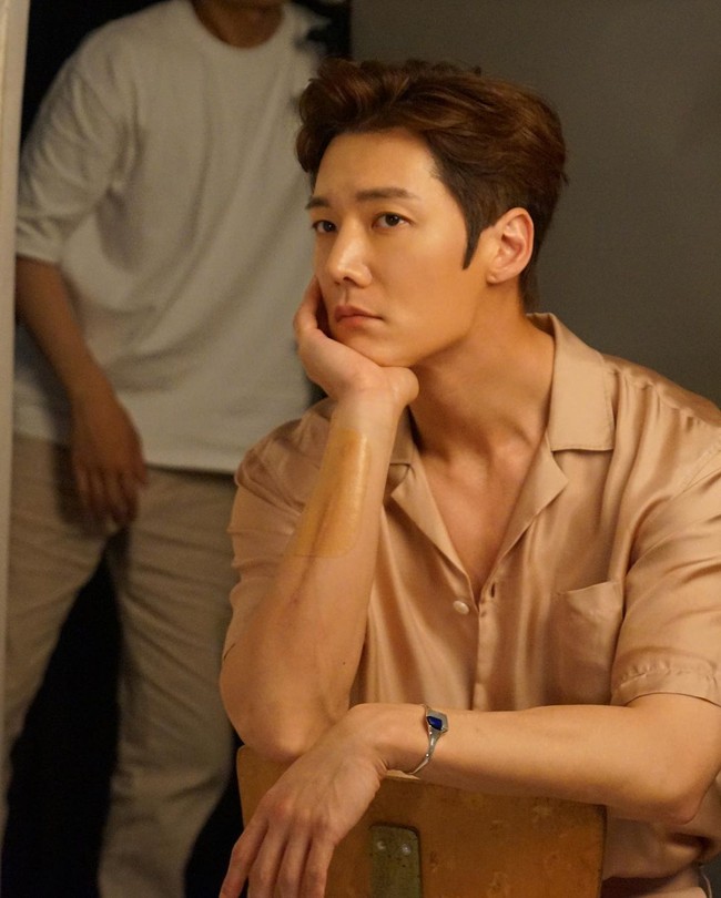 9. Choi Jin HyukKamu mungkin berpikir jika peringkat teratas kebanyakan diisi oleh aktor pendatang baru. Namun sejumlah nama senior seperti Choi Jin Hyun pun terbukti masih banyak penggemar. Aktor 35 tahun tersebut dikenal pernah membintangi Fated To Love You, Emergency Couple, dan The Last Empress. Foto: Instagram