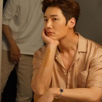 9. Choi Jin HyukKamu mungkin berpikir jika peringkat teratas kebanyakan diisi oleh aktor pendatang baru. Namun sejumlah nama senior seperti Choi Jin Hyun pun terbukti masih banyak penggemar. Aktor 35 tahun tersebut dikenal pernah membintangi Fated To Love You, Emergency Couple, dan The Last Empress. Foto: Instagram