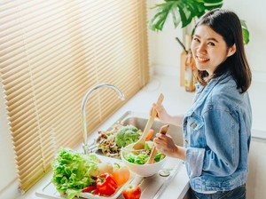Apa Benar Makan Salad Bikin Kurus? Ini Kata Pelatih Kebugaran