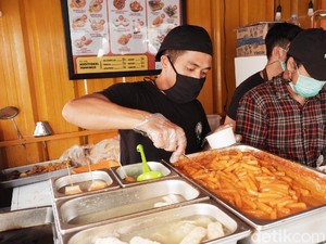 Asyik! Di Spicywon Bisa Jajan Toppoki dan Odeng dengan Suasana Drakor