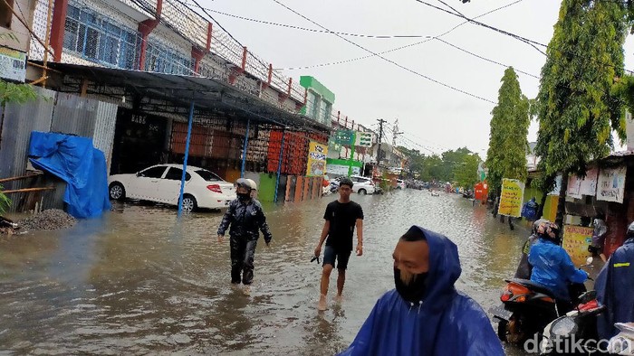 Banjir di Makassar (Ibnu Munsir/deticom).