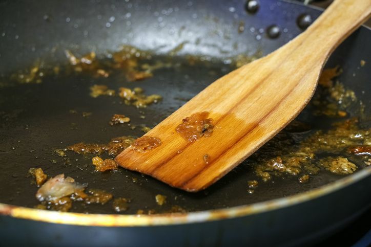cara memanaskan wajan yang tepat agar tidak lengket ketika proses memasak.