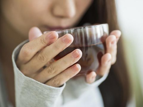 cara minum teh untuk kecilkan perut yang tepat.