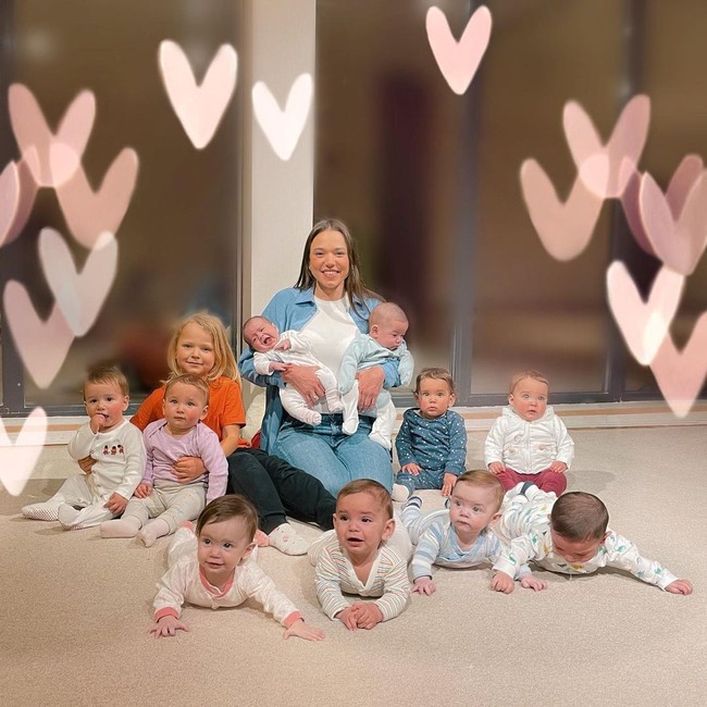 Ternyata wanita 23 tahun ini tidak melahirkan semua anaknya sendiri. Ia dan sang suami menyewa jasa ibu pengganti agar keluarga besarnya bisa cepat terbentuk. Foto: Instagram/@batumi_mama