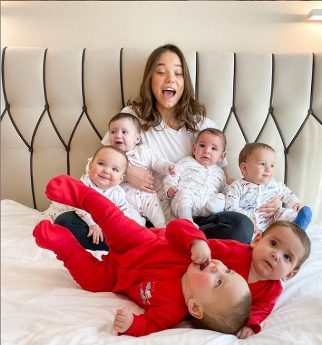 Suami Christina yang beda usia 33 tahun darinya memastikan semua kebutuhan istri dan anak-anaknya terpenuhi. Dalam mengasuh ke-11 anaknya, ia dibantu beberapa baby sitter dan asisten. Foto: Instagram/@batumi_mama