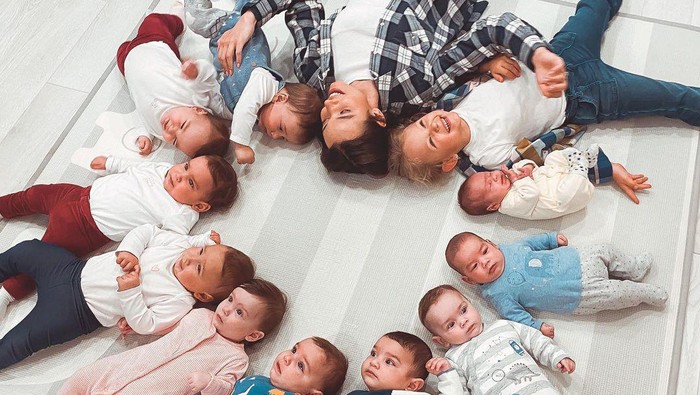 Christina Ozturk Christina Ozturk, ibu muda yang punya 11 anak di usia 23 tahun.