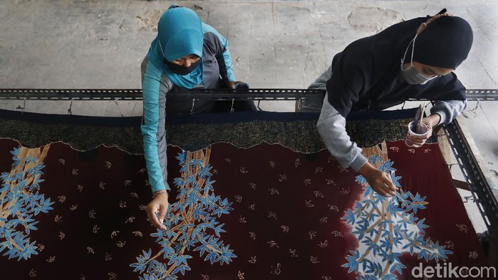 Desa Ngenep Malang Kembangkan Batik Lewat Kelompok Wanita Tani Kecamatan Karangploso, Kabupaten Malang memiliki batik khas di setiap desanya. Kerajinan batik ini dikembangkan melalui kelompok wanita tani (KWT).