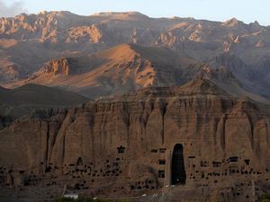 Warga Afghanistan Kenang Penghancuran Patung Buddha Bamiyan oleh Taliban