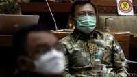 Selain vaksin Corona AstraZeneca, vaksin Corona lain yang turut menyita perhatian publik adalah vaksin Nusantara yang digagas mantan Menteri Kesehatan dr Terawan Agus Putranto. dr Terawan optimis vaksin Nusantara yang berbasis dendritik sangat aman karena sifatnya individual. Vaksin ini merupakan autolog karena bersumber dari darah pasien sendiri dan diharapkan akan aman diberikan ke subjek. Rengga Sancaya/Dok. Detikcom.