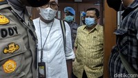 Irjen Napoleon Bonaparte yang menjalani sidang di PN Tipikor Jakarta, Jalan Bungur Besar Raya, Jakarta Pusat, Rabu (10/3/2021), itu terbukti bersalah melanggar Pasal 5 ayat 2 juncto Pasal 5 ayat 1 huruf a UU Nomor 31 Tahun 1999 sebagaimana telah diubah dengan UU Nomor 20 Tahun 2001 tentang Pemberantasan Tindak Pidana Korupsi juncto Pasal 55 ayat 1 ke-1 KUHP.