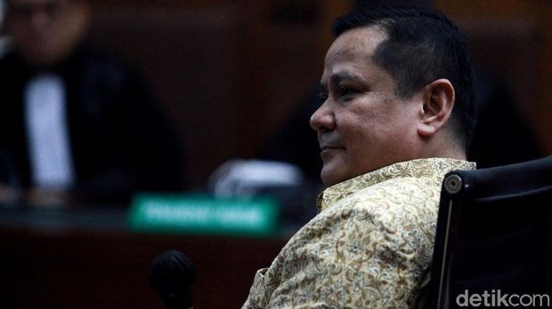 Mantan Kadivhubinter Polri Irjen Napoleon Bonaparte divonis 4 tahun penjara. Ia terbukti bersalah menerima suap USD 370 ribu dan SGD 200 ribu dari Djoko Tjandra
