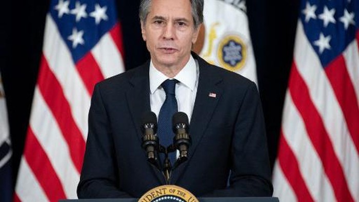 (FILES) In this file photo taken on February 4, 2021 US Secretary of State Antony Blinken speaks to staff at the US State Department during the first visit of US President Joe Biden in Washington, DC. - US Secretary of State Antony Blinken and Defense Secretary Lloyd Austin will together visit Japan and South Korea next week as President Joe Biden shores up alliances in the face of China on his administrations first foreign travel.The joint trip, confirmed on March 10, 2021 by the State Department after it was reported in the two countries, will start several days after Biden holds a virtual summit with the leaders of Japan, Australia and India. (Photo by SAUL LOEB / AFP)