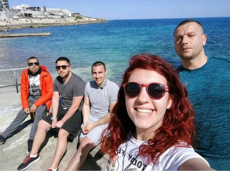 Foto kamuflase mengecoh mata