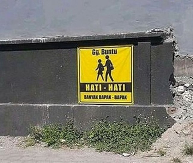 Kalau banyak bapak di gang buntu terus memangnya kenapa sih? Ada yang pernah nemuin papan pemberitahuan kayak gini juga nggak? Foto: Instagram/@humorsantuy