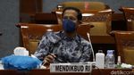 Gaya Mas Menteri Nadiem Saat Raker dengan Komisi X DPR RI