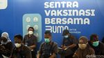 Giliran Pegawai BUMN Antre Vaksinasi Corona di Istora Senayan