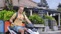 Sementara itu, WNA yang melakukan dua kali pelanggaran protokol kesehatan akan disanksi deportasi.