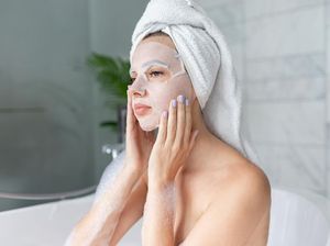 6 Rutinitas Skincare yang Diam-Diam Merusak Kulit Menurut Para Ahli