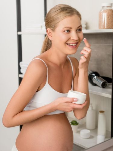 Ilustrasi skincare yang aman untuk ibu hamil