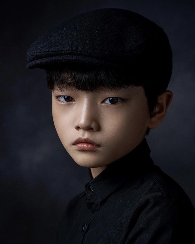 Belakangan, Jeong Woo Ju hangat diperbincangkan di Korea. Model kelahiran 2009 ini mencuri perhatian karena visual dan pengalamannya yang mengesankan. Foto: Instagram wooju09zion15