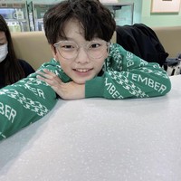 Jeong Woo Ju mencuri perhatian dengan visual tampan. Para netizen menilainya mirip Bobby iKON dan Chen EXO karena punya ekspresi serupa. Foto: Instagram wooju09zion15