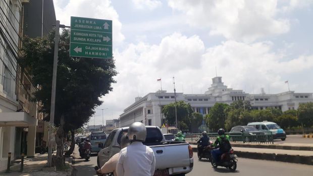 Jl Pantura menjelang Simpang Museum Mandiri menuju Jalan Gajah Mada.