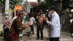 Jokowi Pantau Vaksinasi 500 Seniman