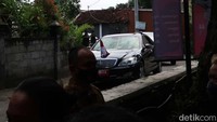 Vaksinasi hari ini di Padepokan Bagong Kussudiardja diikuti 500 orang, hadir dalam 2 gelombang. Gelombang pagi disaksikan langung Presiden Jokowi.