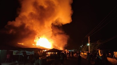 Potret Kebakaran 52 Ruko di Pasar Kampar hingga Tewaskan Pasutri