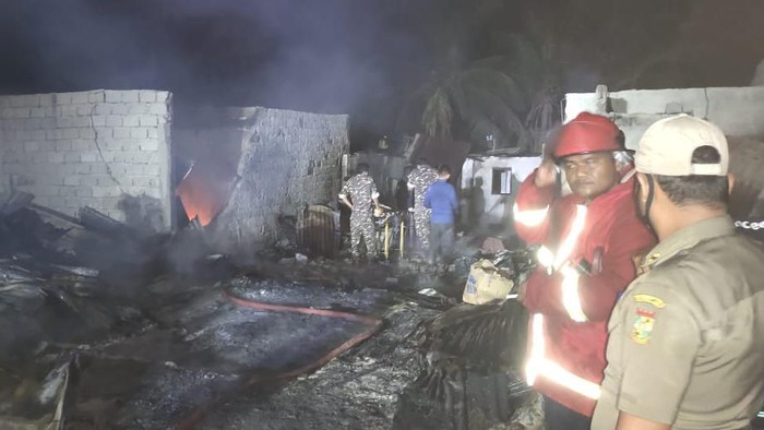 Kebakaran besar terjadi di Pasar Tradisional Tapung Hilir Kampar, Riau malam tadi. (Dok Polres Kampar).