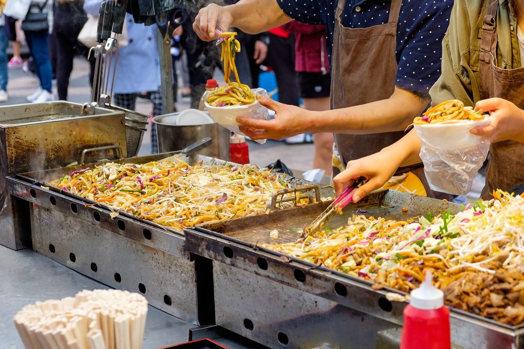 Kecuali Myeongdong, Ini 5 Kawasan Jajanan Kaki Lima di Seoul yang Terkenal