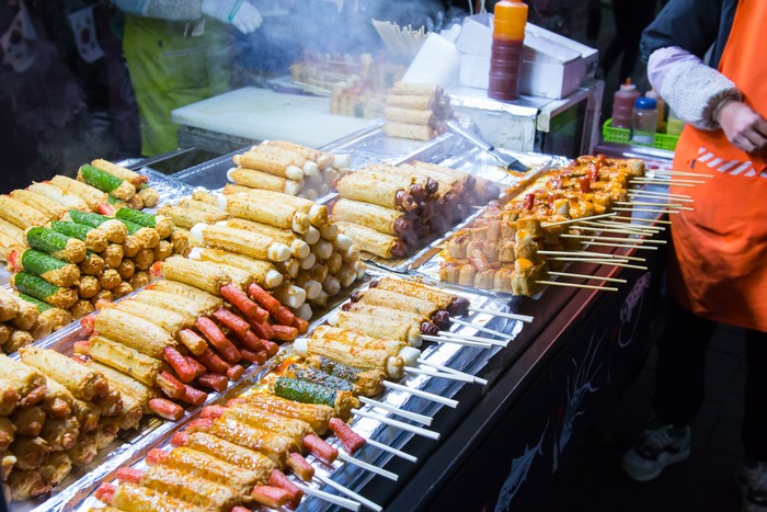 Kecuali Myeongdong, Ini 5 Kawasan Jajanan Kaki Lima di Seoul yang Terkenal
